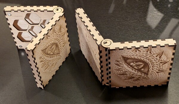 Boîte à dés en bois personnalisable